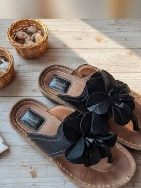 Clarks Artisan Latina Samba Black Leather Flower Thong Sandals Size 6.5
